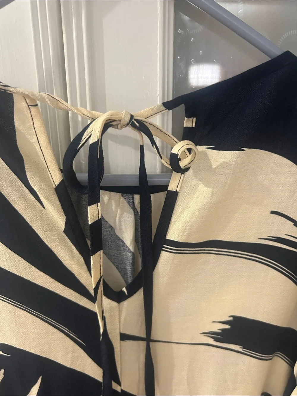 Sleeveless Navy and Cream Leaf-Print Maxi Dress with Tie Waist